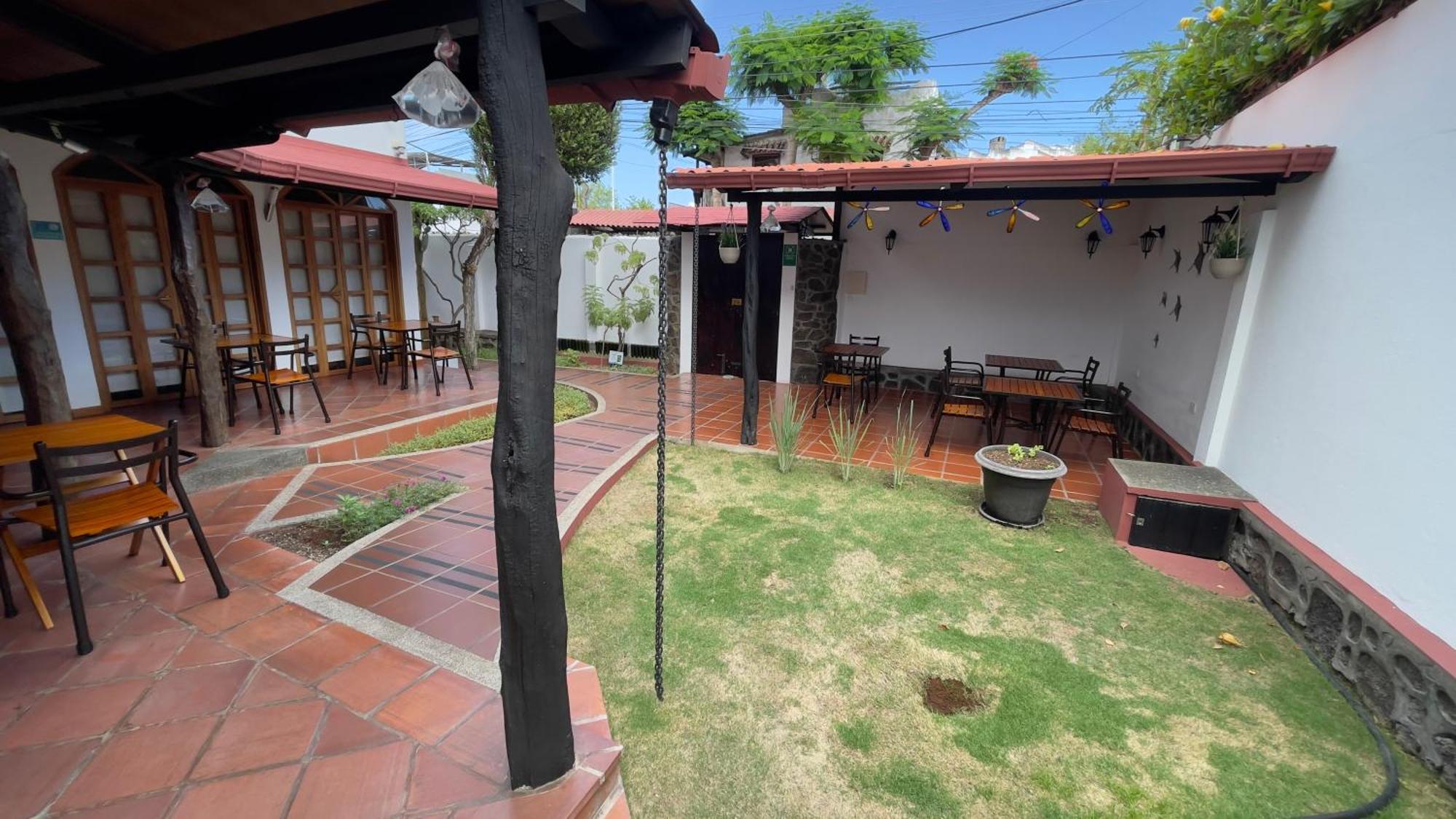 Hotel Galapagos Suites B&B Puerto Ayora  Εξωτερικό φωτογραφία