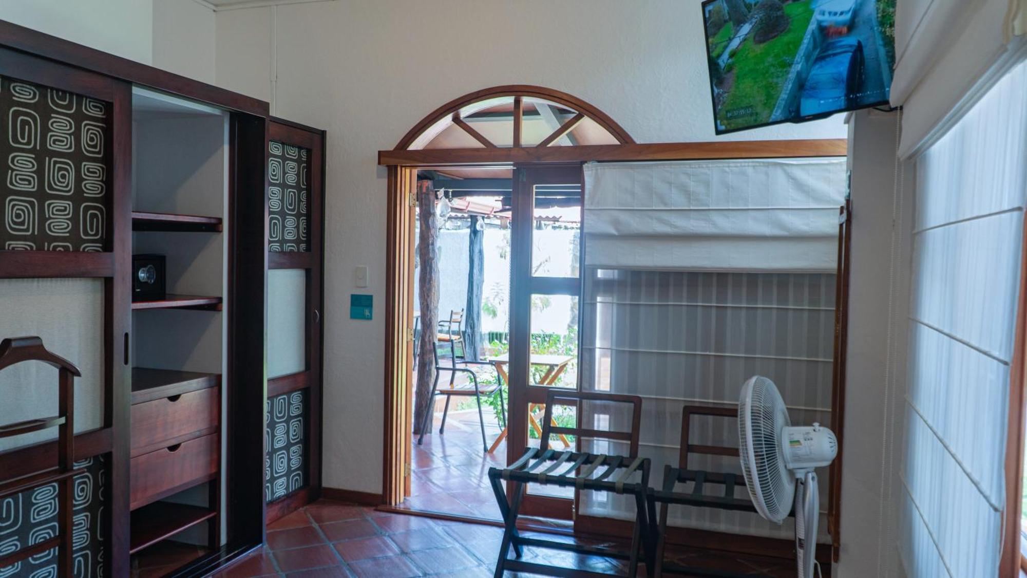 Hotel Galapagos Suites B&B Puerto Ayora  Εξωτερικό φωτογραφία